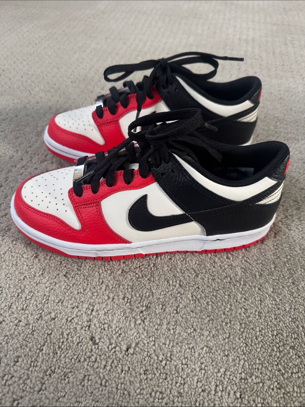 Nike Kids Low-Top Sneakers in Red/Black/White
